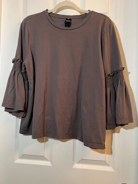 🦋 adorable IJOAH Smocked Bell-Sleeve Tunic in Dusty Gray size large